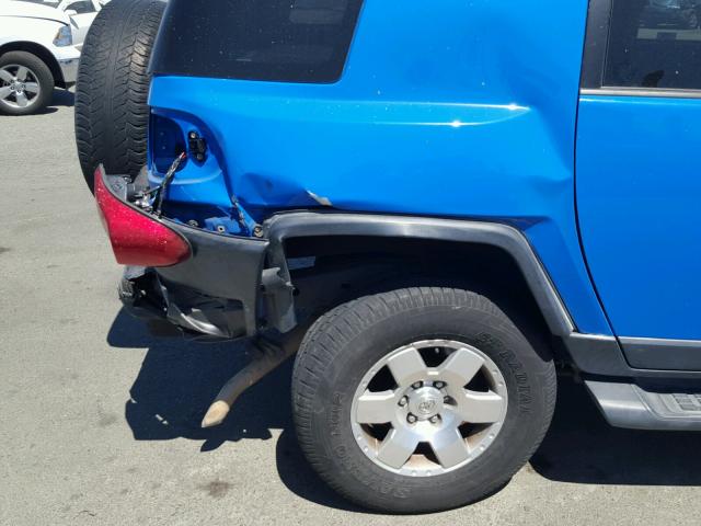 JTEBU11F370025793 - 2007 TOYOTA FJ CRUISER BLUE photo 9