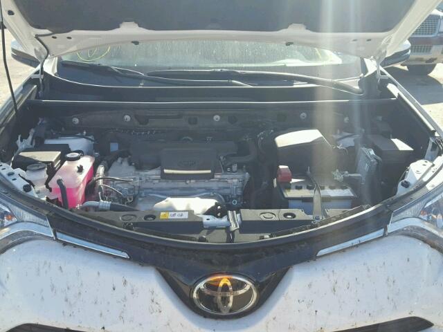 JTMWFREV1HD103272 - 2017 TOYOTA RAV4 XLE WHITE photo 7