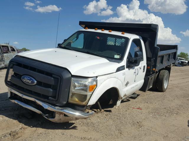 1FDUF5HT7DEB10821 - 2013 FORD F550 SUPER WHITE photo 2