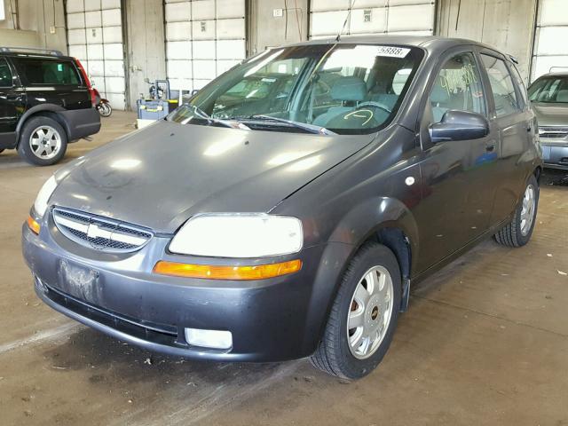 KL1TG62625B399994 - 2005 CHEVROLET AVEO LT GRAY photo 2