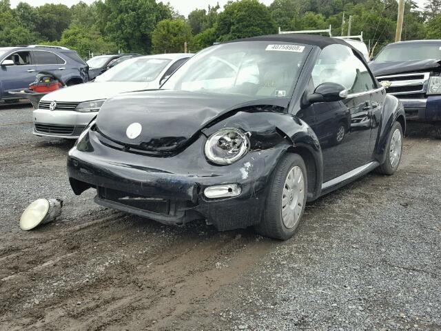 3VWBM31YX4M341957 - 2004 VOLKSWAGEN NEW BEETLE შავი ფოტო 2