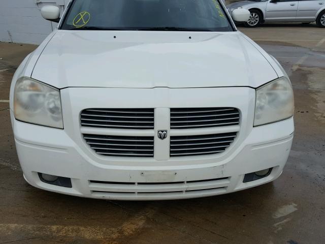 2D4FV47V96H468675 - 2006 DODGE MAGNUM SXT WHITE photo 9