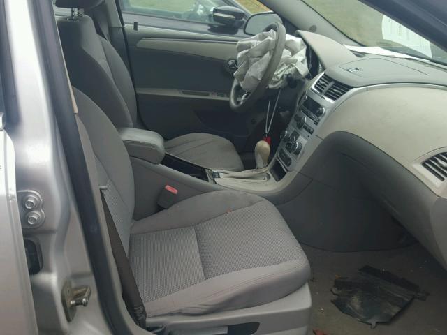 1G1ZC5EB4AF114547 - 2010 CHEVROLET MALIBU 1LT ვერცხლისფერი ფოტო 5