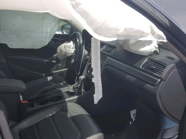 1VWDT7A39HC039185 - 2017 VOLKSWAGEN PASSAT R-L GRAY photo 5