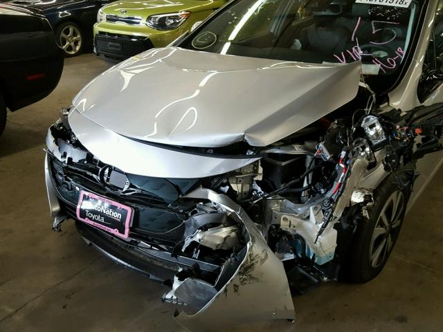 JTDKARFP1H3051130 - 2017 TOYOTA PRIUS PRIM 银色 照片 9