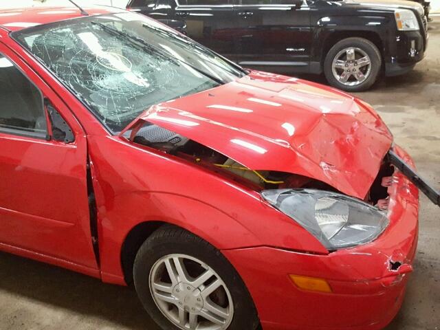 1FAFP38ZX4W121881 - 2004 FORD FOCUS ZTS RED photo 9