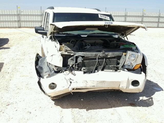 1J8HG48KX6C345922 - 2006 JEEP COMMANDER WHITE photo 9