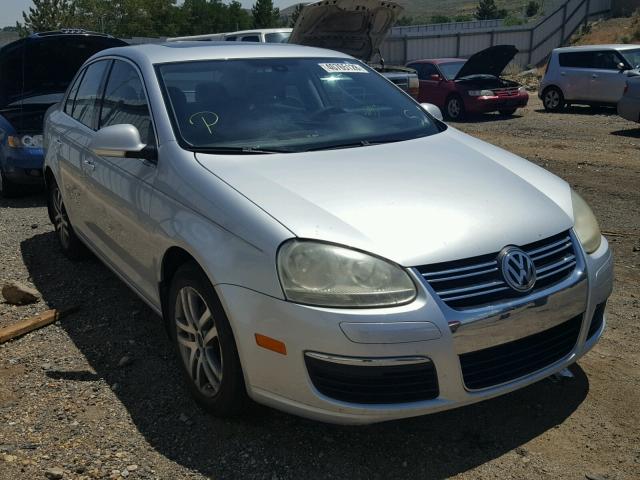 3VWSF71KX5M621778 - 2005 VOLKSWAGEN NEW JETTA SILVER photo 1