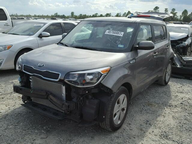 KNDJN2A22G7395527 - 2016 KIA SOUL GRAY photo 2