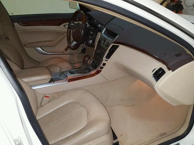 1G6DF577180174724 - 2008 CADILLAC CTS WHITE photo 5