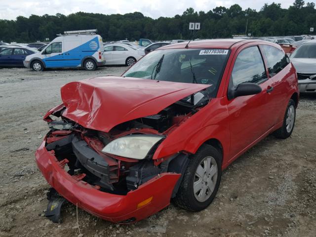 1FAFP31N77W150038 - 2007 FORD FOCUS ZX3 RED photo 2