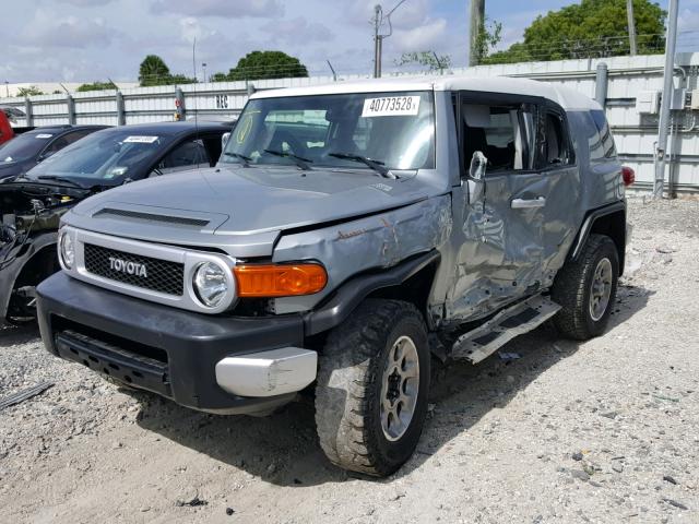 JTEBU4BF4CK134407 - 2012 TOYOTA FJ CRUISER SILVER photo 2