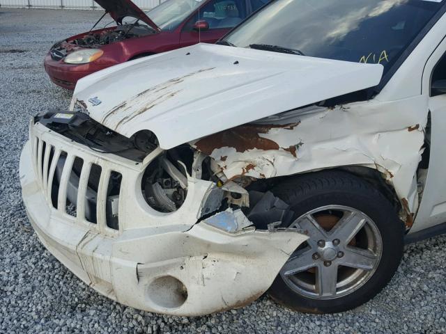 1J8FF47W27D586352 - 2007 JEEP COMPASS WHITE photo 9