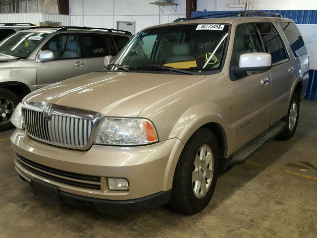 5LMFU28515LJ09799 - 2005 LINCOLN NAVIGATOR ოქროსფერი ფოტო 2