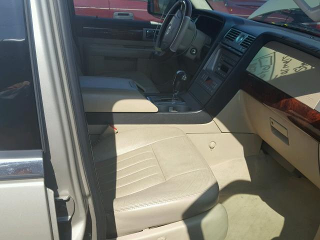 5LMFU28515LJ09799 - 2005 LINCOLN NAVIGATOR ოქროსფერი ფოტო 5