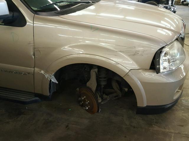 5LMFU28515LJ09799 - 2005 LINCOLN NAVIGATOR ოქროსფერი ფოტო 9