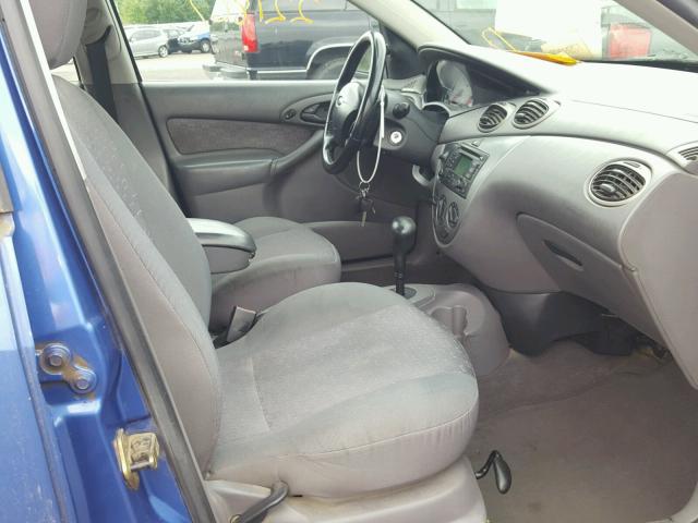 3FAFP37313R134520 - 2003 FORD FOCUS ZX5 BLUE photo 5