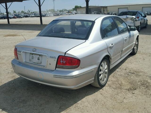 KMHWF35H64A033573 - 2004 HYUNDAI SONATA SILVER photo 4