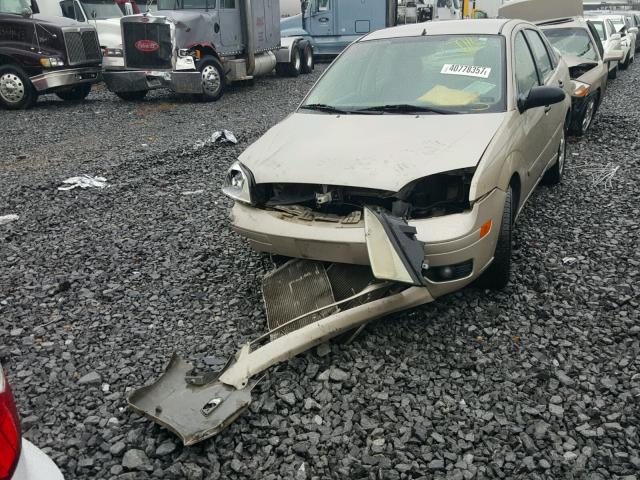 1FAFP34N57W122508 - 2007 FORD FOCUS ZX4 GOLD photo 2