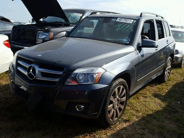 WDCGG5GB2BF557744 - 2011 MERCEDES-BENZ GLK GRAY photo 2