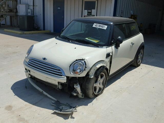 WMWMF33579TU70222 - 2009 MINI COOPER BEIGE photo 2