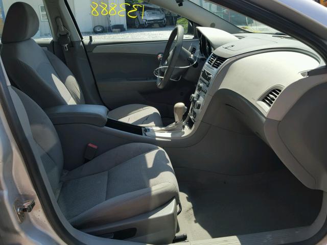 1G1ZC5E11BF320059 - 2011 CHEVROLET MALIBU 1LT SILVER photo 5