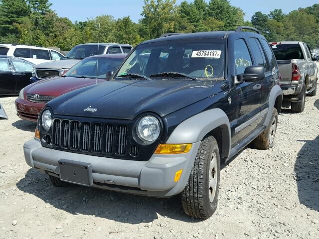 1J4GL48K35W525989 - 2005 JEEP LIBERTY SP BLACK photo 2