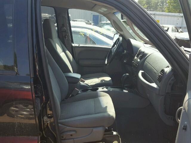 1J4GL48K35W525989 - 2005 JEEP LIBERTY SP BLACK photo 5