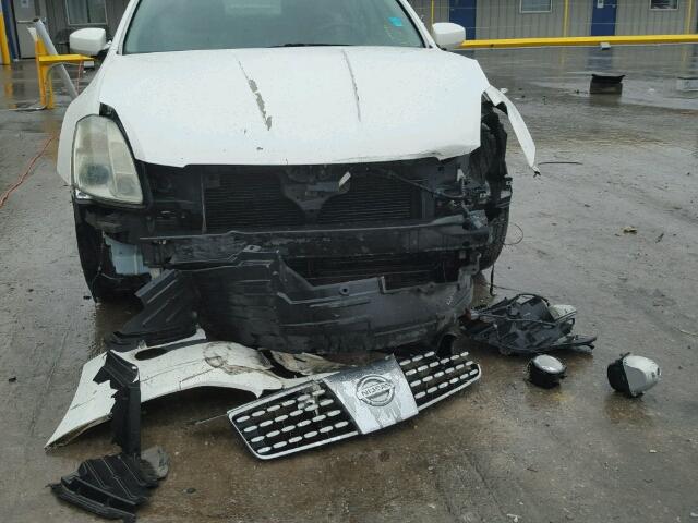 1N4BA41E85C840143 - 2005 NISSAN MAXIMA SE WHITE photo 9