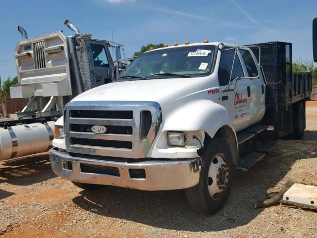 3FRNW65F27V475819 - 2007 FORD F650 SUPER WHITE photo 2