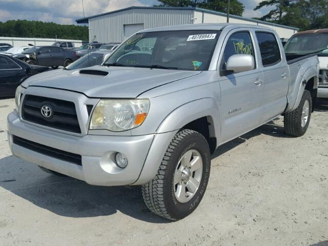 3TMMU52N27M004540 - 2007 TOYOTA TACOMA DOU SILVER photo 2