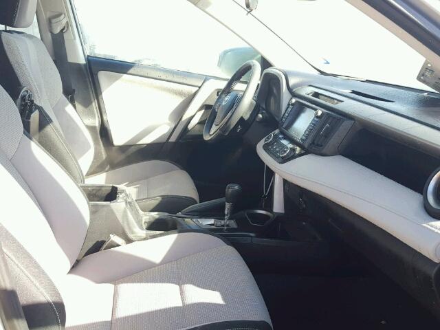 2T3WFREV4HW348943 - 2017 TOYOTA RAV4 XLE SILVER photo 5