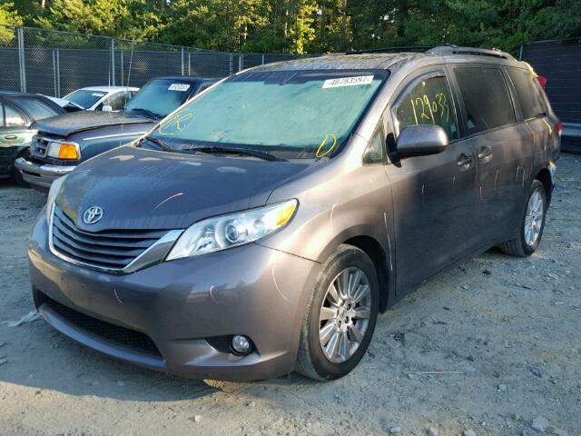 5TDDK3DC8DS064615 - 2013 TOYOTA SIENNA XLE SILVER photo 2