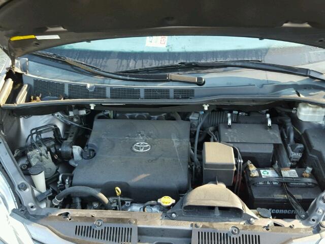 5TDDK3DC8DS064615 - 2013 TOYOTA SIENNA XLE SILVER photo 7