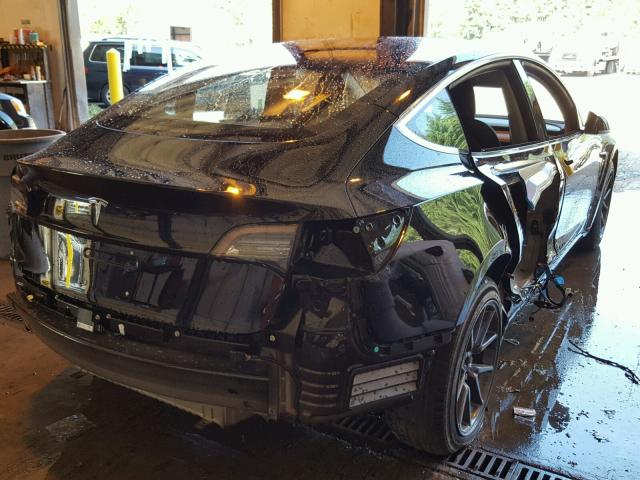 5YJ3E1EA1JF033811 - 2018 TESLA MODEL 3 შავი ფოტო 4