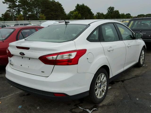 1FAHP3F26CL147683 - 2012 FORD FOCUS SE WHITE photo 4