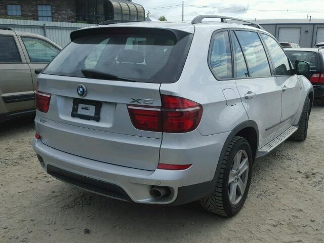 5UXZW0C51BL368135 - 2011 BMW X5 XDRIVE3 ვერცხლისფერი ფოტო 4