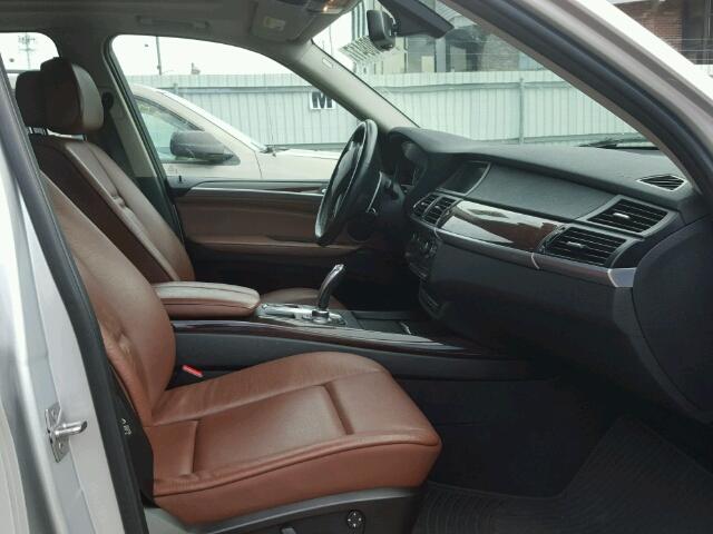 5UXZW0C51BL368135 - 2011 BMW X5 XDRIVE3 ვერცხლისფერი ფოტო 5