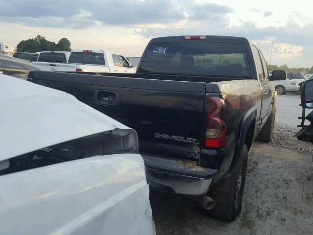 1GCHC23U84F255728 - 2004 CHEVROLET SILVERADO BLACK photo 4