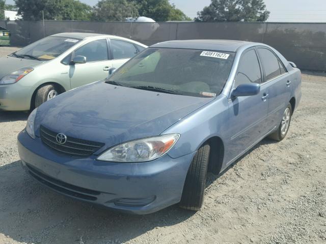 4T1BF32K34U583004 - 2004 TOYOTA CAMRY LE BLUE photo 2