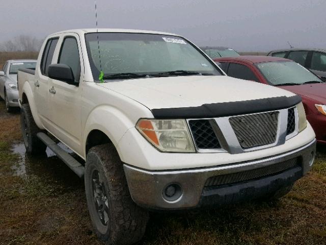 1N6AD07W85C432647 - 2005 NISSAN FRONTIER C WHITE photo 1