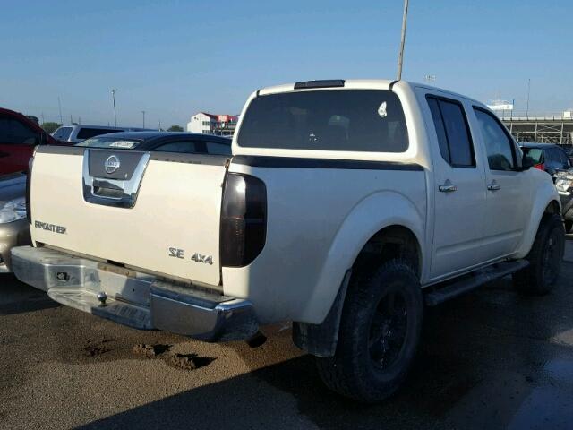 1N6AD07W85C432647 - 2005 NISSAN FRONTIER C WHITE photo 4