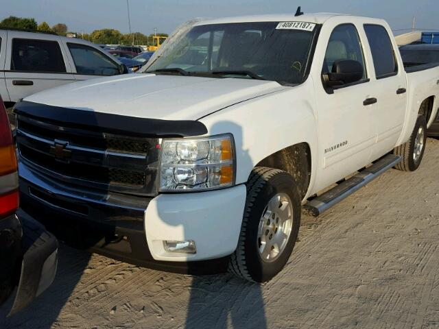 3GCPKSE38BG359182 - 2011 CHEVROLET SILVERADO WHITE photo 2