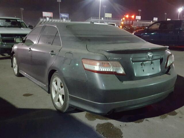 4T1BF3EK5BU607246 - 2011 TOYOTA CAMRY GRAY photo 3