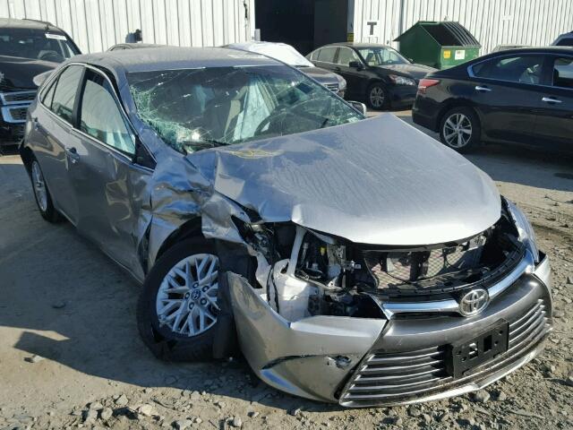 4T1BF1FK7HU382842 - 2017 TOYOTA CAMRY LE 银色 照片 1