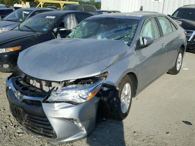 4T1BF1FK7HU382842 - 2017 TOYOTA CAMRY LE 银色 照片 2
