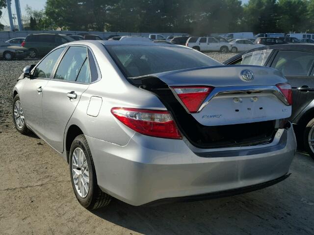 4T1BF1FK7HU382842 - 2017 TOYOTA CAMRY LE 银色 照片 3