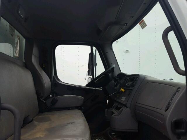 1FVACWDT1GHGY5597 - 2016 FREIGHTLINER M2 106 MED WHITE photo 5