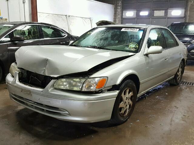 JT2BG22K6Y0507892 - 2000 TOYOTA CAMRY SILVER photo 2