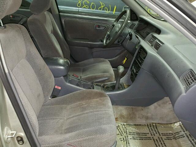 JT2BG22K6Y0507892 - 2000 TOYOTA CAMRY SILVER photo 5